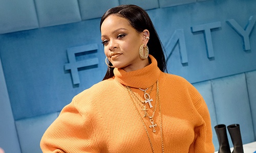 Rihanna poseert op sexy wijze in bikini, tot grote verbazing van haar volgers: “Zo mooi!” (foto)