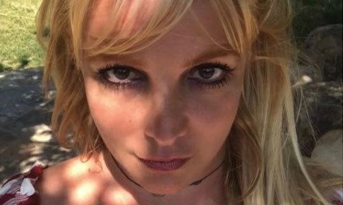 Coverafbeelding van nieuwe single Britney Spears zorgt voor ophef bij fans: “Dit kan geen toeval zijn” (foto)