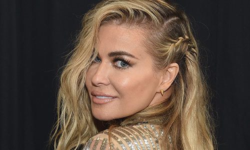 Fans krijgen het warm van Carmen Electra in haar blootje op het ijs: “Dit maakt mijn dag” (foto’s)