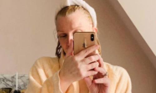 Courtney Love daagt uit met deze PIKANTE selfie. Fans lovend: “Dit verwachtte ik niet, enorm mooi voor haar leeftijd!” (foto)