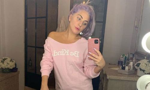 Halfnaakte Lady Gaga gaat op haar knieën voor nieuwe reclamecampagne: “De koningin is wondermooi!” (foto)