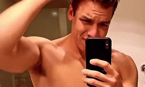 Of de zoon van Arnold Schwarzenegger in de voetsporen van vaderlief kan treden? Wel… (foto’s)