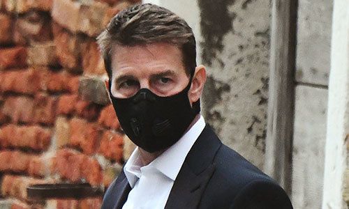 Woedende Tom Cruise pakt filmcrew hard aan: “Als ik je dat nog één keer zie doen, dan vlieg je godverdomme buiten!” (video)