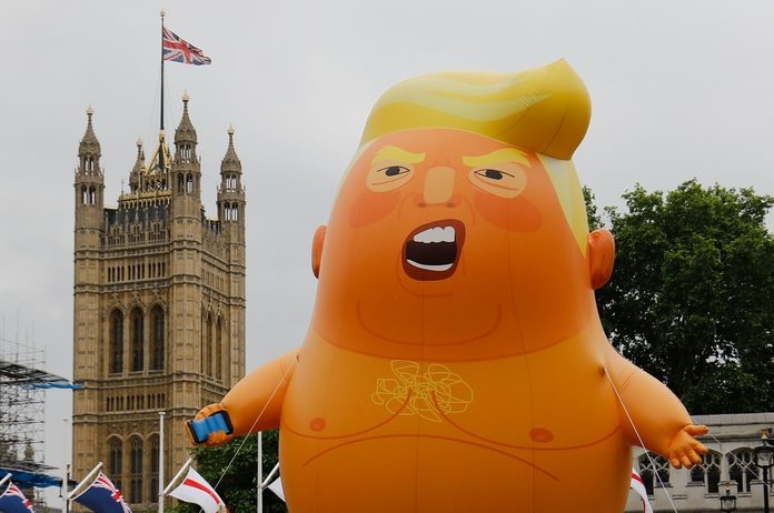 Reusachtige baby-Trumpballon krijgt plek in Museum of London