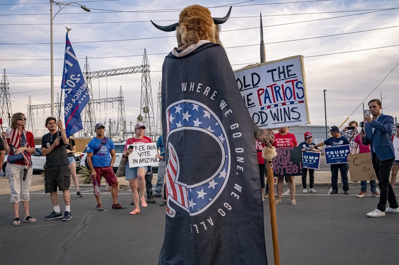 QAnon-aanhangers teleurgesteld na inauguratie Biden: “We zijn bedrogen”
