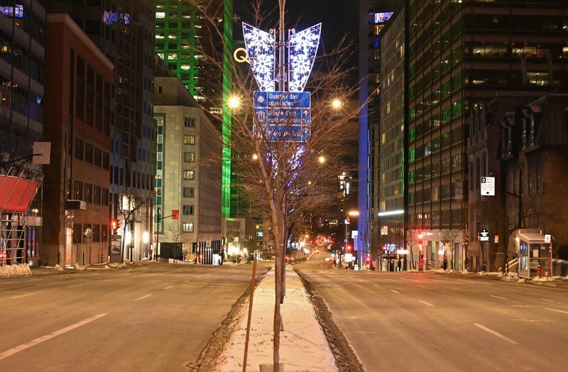 Vrouw probeert avondklok te omzeilen door ‘beestige’ wandeling met haar vriend