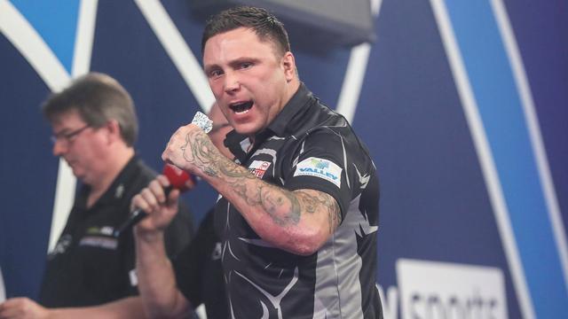 Sterke Gerwyn Price verovert eerste wereldtitel darts na ijzersterke prestatie (video)
