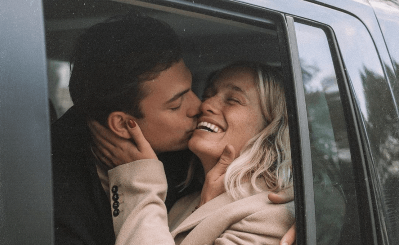 Julie Vermeire en haar vriend te zien in ‘Vlaamse Baywatch’, samen met oude bekende