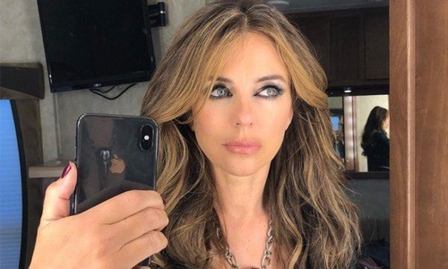 Beroemde actrice poseert schaars gekleed in de sneeuw. Fans lovend: “Adembenemend!” (foto)