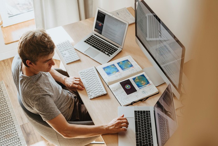 Psychologen waarschuwen voor langdurig telewerk: «Familieconflicten rijzen de pan uit»