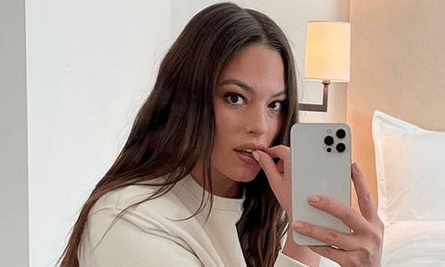 Model Ashley Graham dolgelukkig: “Bedankt om me al jullie prachtige naaktfoto’s door te sturen” (foto’s)