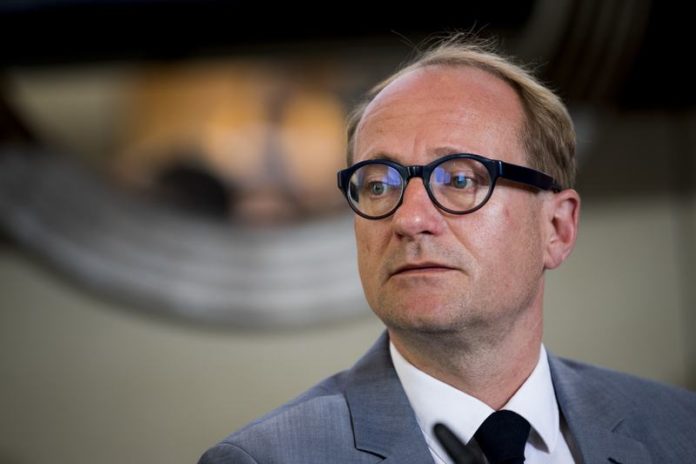 Ben Weyts kondigt nieuwe teststrategie aan voor het Vlaams onderwijs: “Contacten van besmet kind zijn vanaf nu hoog risico”