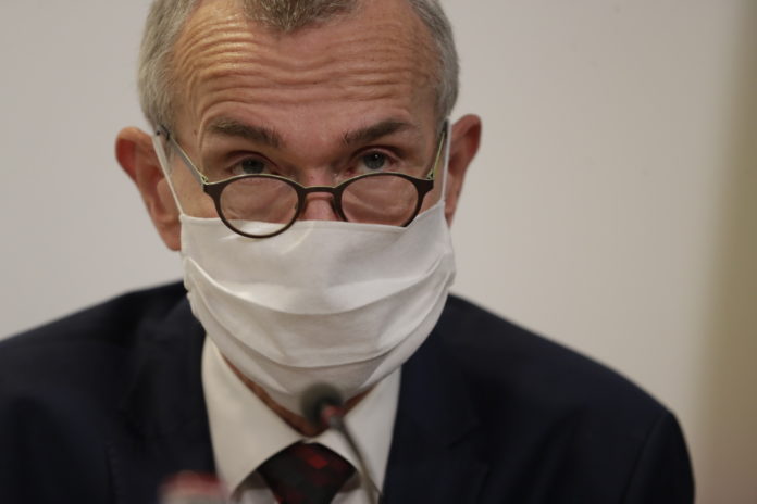 Minister Vandenbroucke wil vaccineren op volle snelheid: “Er mogen geen vaccins in de diepvries blijven liggen”