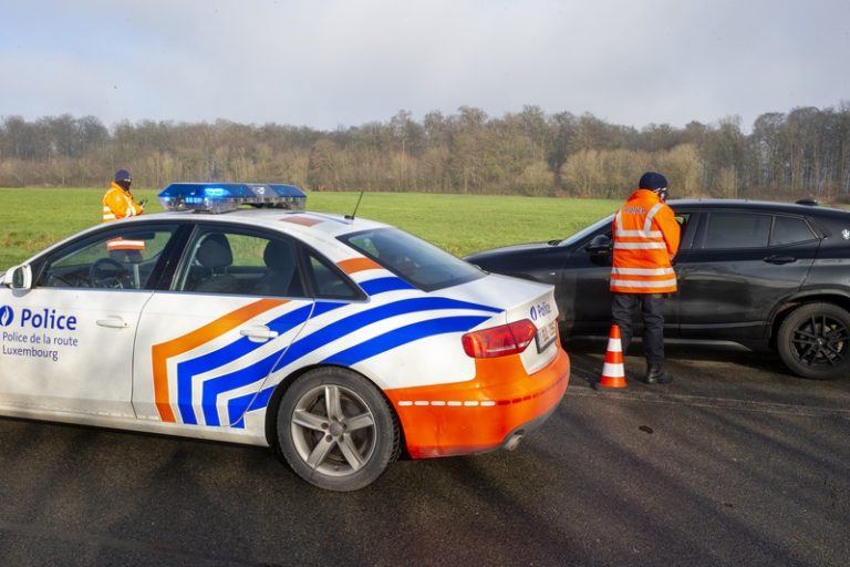 Honderdtal overtredingen vastgesteld bij terugkerende reizigers
