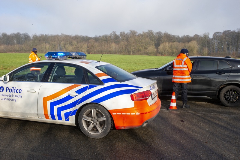 Honderdtal overtredingen vastgesteld bij terugkerende reizigers