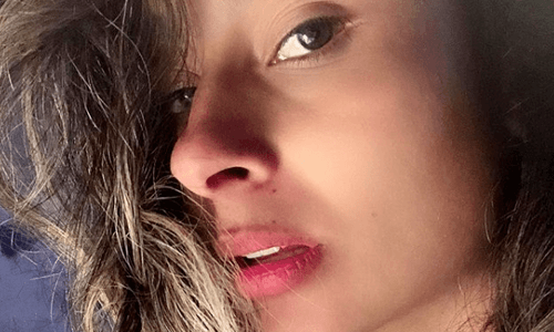 Naaktfoto’s van dochter van bekende keeper gaan weer viraal: “Prachtig eerbetoon aan je papa!” (foto’s)