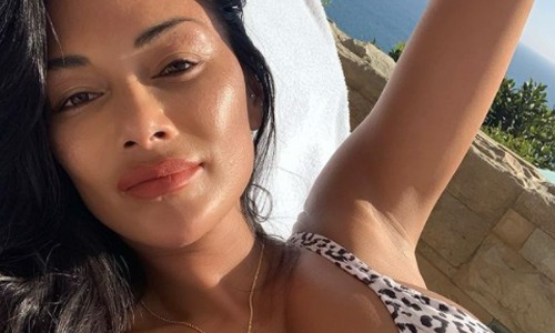 Fans lovend over Nicole Scherzinger in bikini: “De mooiste zeemeermin die ik ooit gezien heb!” (foto’s)