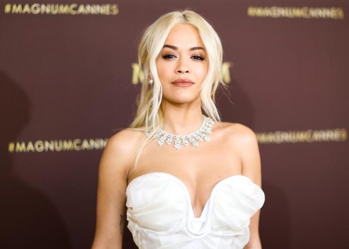 Rita Ora verloor al meer dan 20.000 volgers na lockdownfeestje