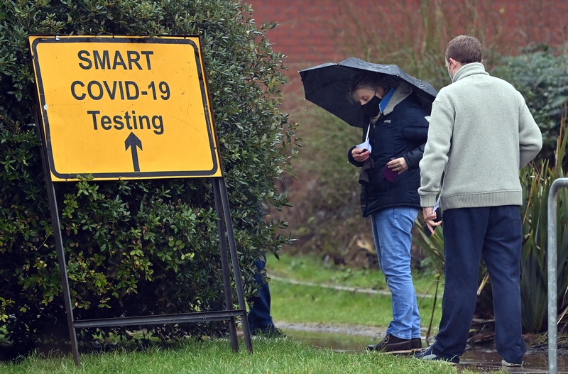 Coronacijfers dalen wereldwijd ondanks varianten