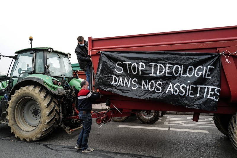Bijzondere wijziging in menu schoolkantines verdeelt Frankrijk: “Een elitaire beslissing”