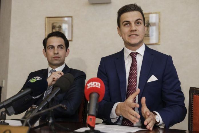 Tom Van Grieken verdedigt aanwezigheid Dries Van Langenhove op betoging in Parijs