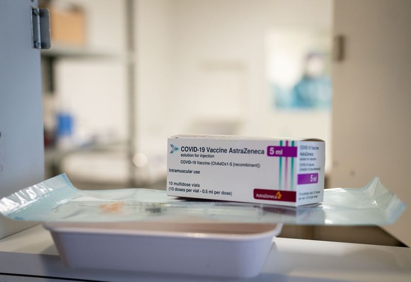 WHO: “Vaccin AstraZeneca ook geschikt voor 65-plussers”