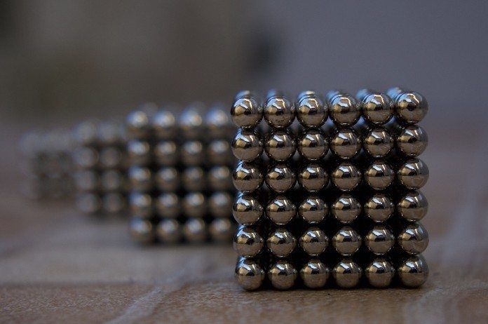 BIZAR. Jongen sterft bijna nadat hij 54 magneten inslikt: “Ik wou weten of ik magnetisch kon worden”