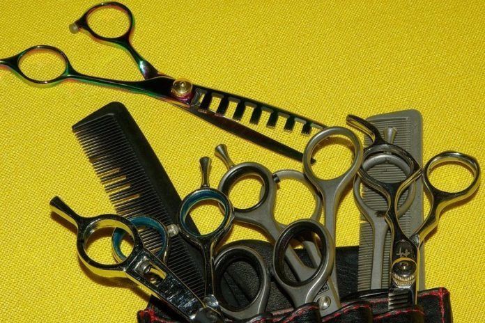 BIZAR. Nederlandse kapper gaat viraal met full face harsvideo’s