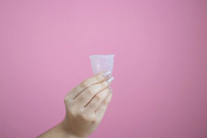 JOEPIE! Deze mutualiteit bindt strijd tegen menstruatiearmoede aan met gratis menstruatiecup