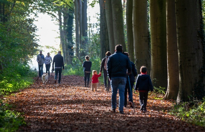 Mogen we straks met meer mensen buiten afspreken?