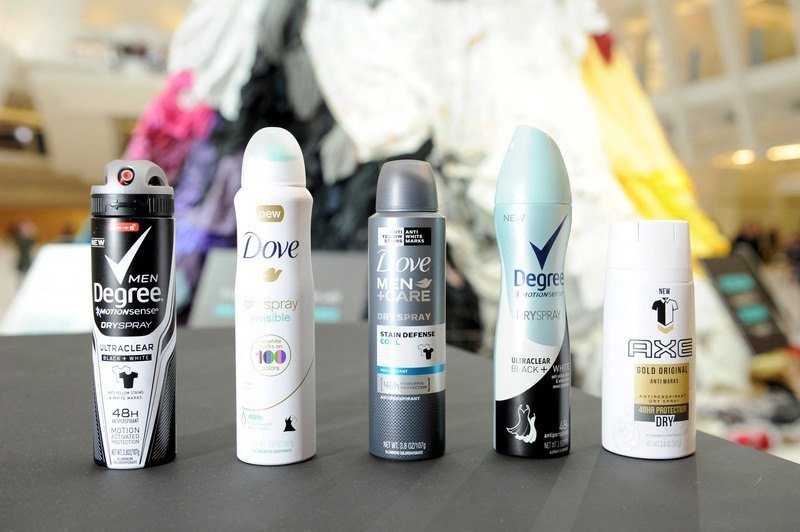 DIT woord verdwijnt van vele verzorgingsproducten: “We willen vechten tegen bekrompen schoonheidsidealen”