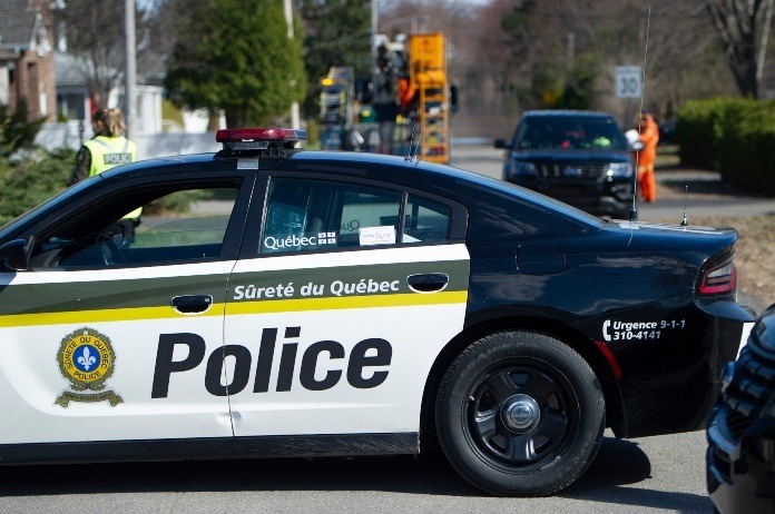 BIZAR. Man steelt politieauto, wordt gearresteerd… en steelt andere politieauto