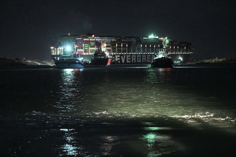 Extra sleepboten naar Suezkanaal: “Vandaag is D-Day”