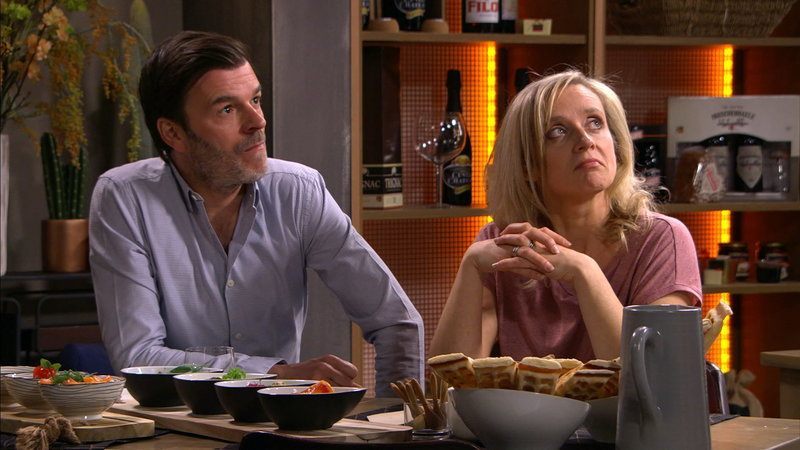 Racistisch grapje in ‘Thuis’ zet kwaad bloed, VRT excuseert zich: “Dit is pijnlijk”