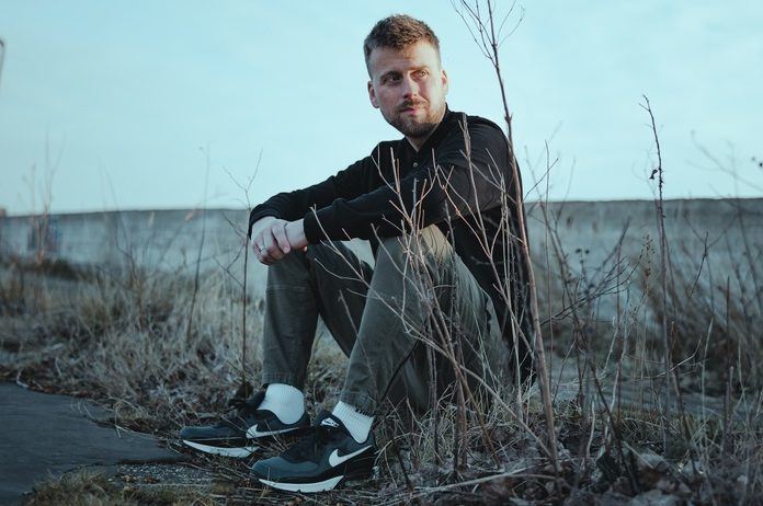 SOUNDCHECK. Tourist LeMC beviel in coronatijden van zijn vierde worp: “We moeten tegenwoordig heel veel ondergaan”