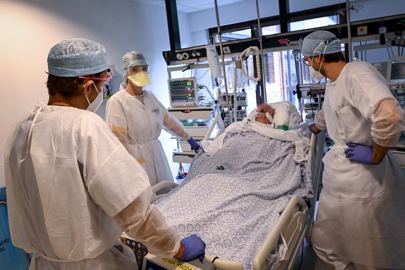 Ziekenhuizen moeten opnieuw opschalen: 60 procent bedden op intensieve zorg voor COVID-patiënten