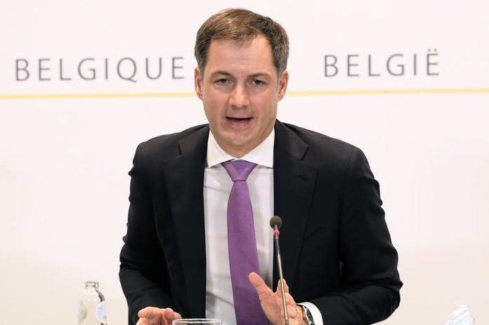 De Croo verdedigt timing heropening van horeca: “Als je opent, doe het dan binnen én buiten”