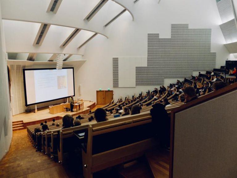 Universiteit of hogeschool: wat is het verschil?