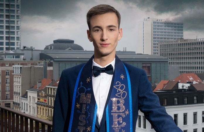 Mister Gay Belgium getuigt over seksueel misbruik: “Ik hoopte gewoon dat het stopte”