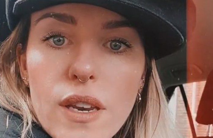 Josje (ex-K3) op de vingers getikt door politie wegens “verboden” gedrag: “Daar zakt mijn broek ECHT van af”