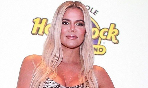 Halfnaakte Khloé Kardashian zaait verwarring bij haar fans: "Hoe kan dat nu?" (foto's)