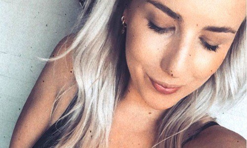 'Blind Getrouwd'-Laura deelt bikinifoto én haar postcorona-plannen: "Feesten tot ik erbij neerval" (foto)