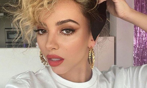 'Little Mix'-zangeres poseert halfnaakt. Fans lovend: "Je bent verbijsterend!" (foto's)