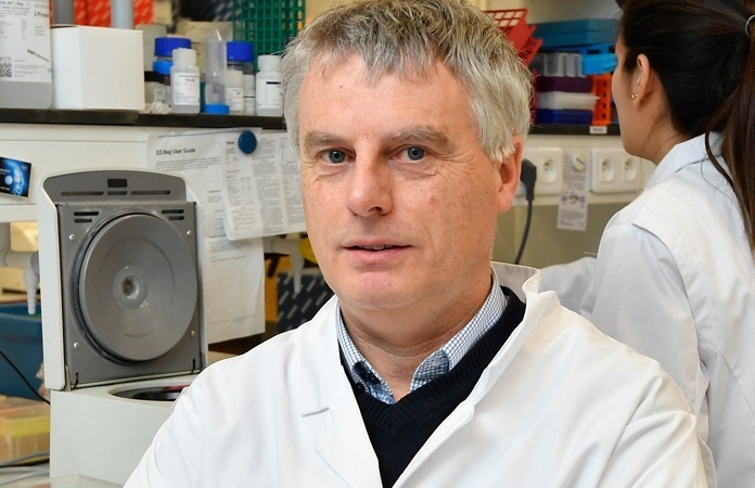 Viroloog Johan Neyts over ongerustheid rond AstraZeneca: “Storm in een glas water”