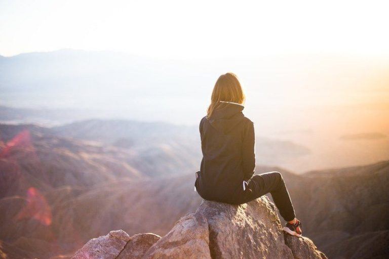 Vijf gevoelens die je als introvert helemaal herkent