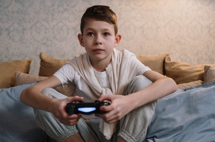 Kleinzoon geeft klein fortuin uit tijdens het gamen met kredietkaart van oma: “Hoe kan dit zelfs?”