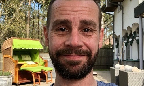 Sam Gooris 'doet videocall met Donald Trump'. Volgers lachen zich een breuk: "Hoe is 't met Melanie?" (video)