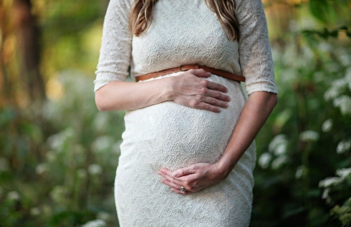 Vrouw ontdekt dat ze zwanger is terwijl ze maagd was: “Ik kon het niet geloven”