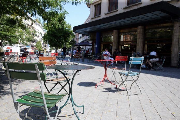 Brusselse horeca mag terras op parkeerplaats zetten deze zomer