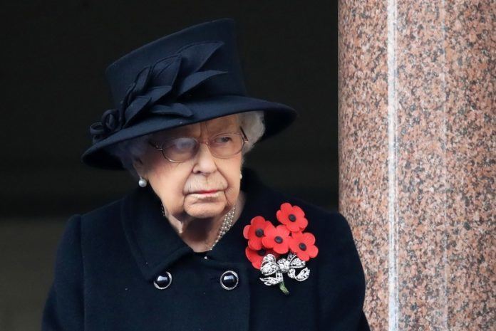 Koningin Elizabeth al opnieuw aan het werk na overlijden echtgenoot